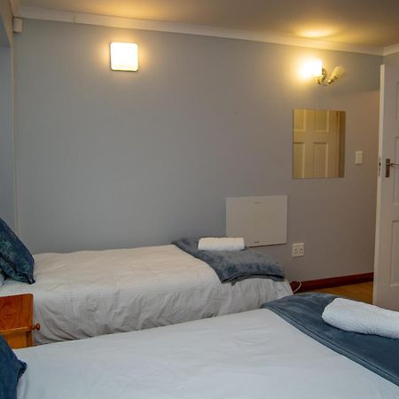 Great White Accommodation Kleinbaai Ngoại thất bức ảnh