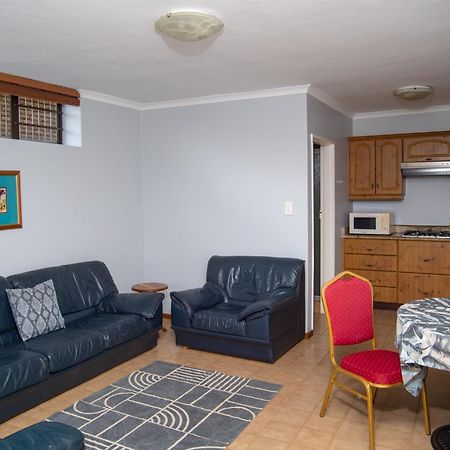Great White Accommodation Kleinbaai Ngoại thất bức ảnh
